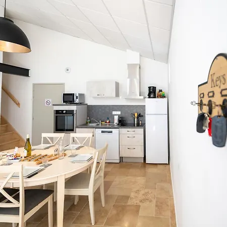 De La Tiboire - Salle De Festivites Et Salle De Jeux *