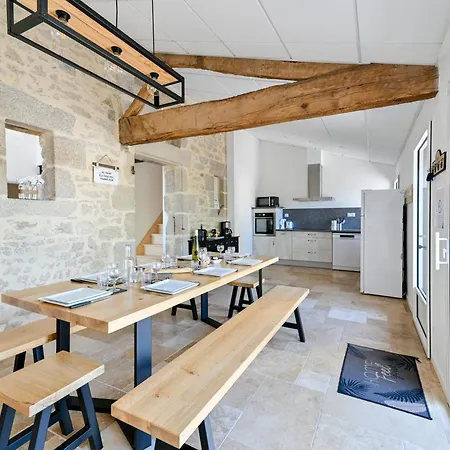 De La Tiboire - Salle De Festivites Et Salle De Jeux *