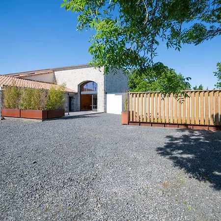 De La Tiboire - Salle De Festivites Et Salle De Jeux *