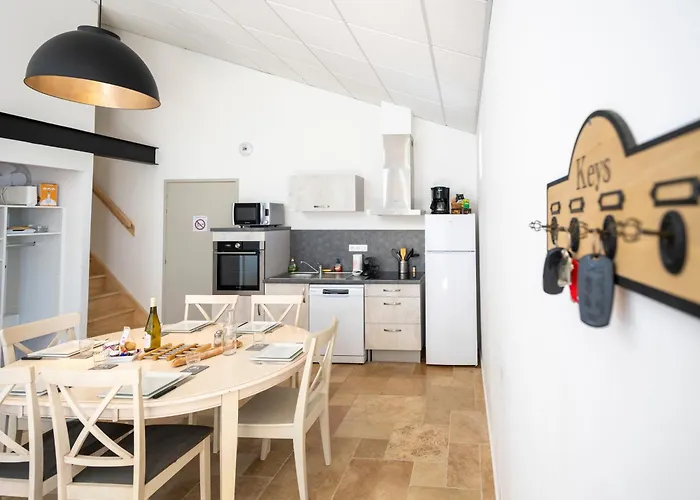 De La Tiboire - Salle De Festivites Et Salle De Jeux *