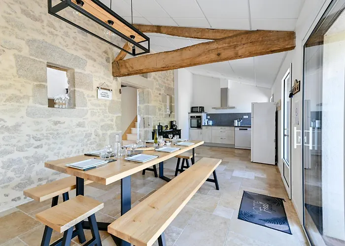 De La Tiboire - Salle De Festivites Et Salle De Jeux *