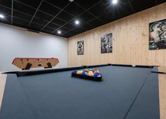 De La Tiboire - Salle De Festivites Et Salle De Jeux *